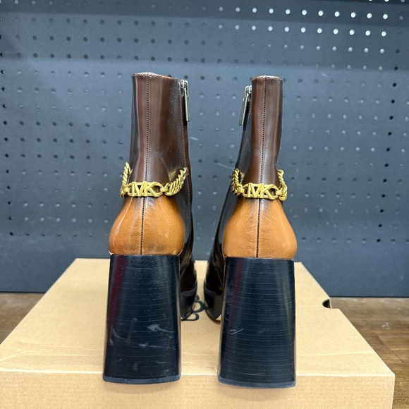 Used W/ Damaged Box! Women's Micheal Kors Platform Leather Bootie Size 10 - Picture 4 of 5